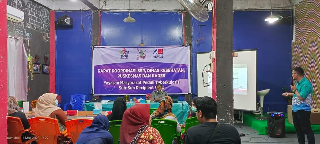 Sub Recipient Yamali TB Kabupaten Wajo yang menggelar kegiatan konsolidasi bersama untuk menyusun langkah dan strategi pencegahan TBC melalui pemberian terapi pencegahan tuberkulosis kepada kontak pasien, di Warung Kopi Acci calaccu, Minggu (19/3/2023).