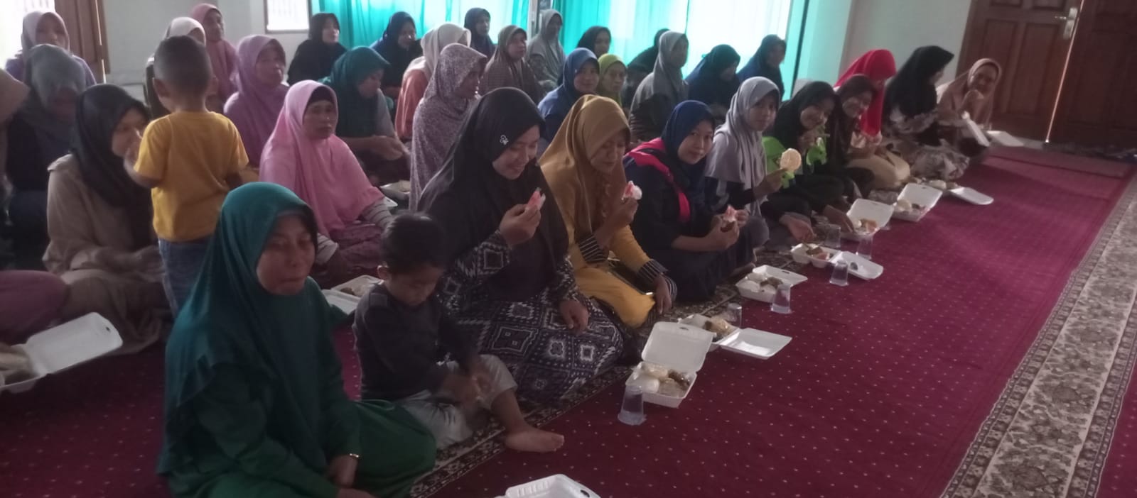 Suasana buka puasa, Wahdah Islamiyah akan menggelar tebar Ifthor sebanyak 100.000 paket di seluruh wilayah Nusantara. Program itu akan dimulai, Jumat (31/3/2023).