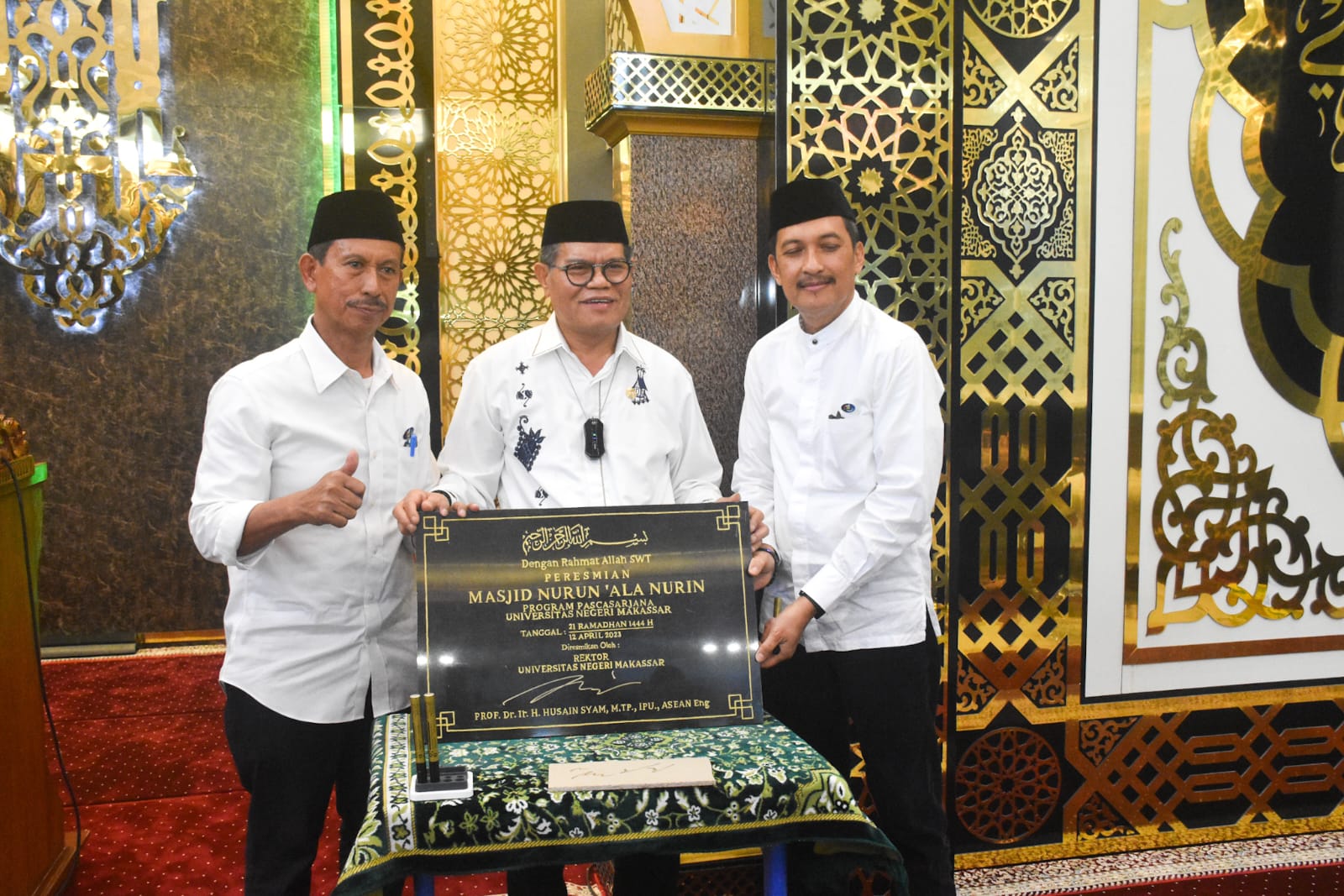 Rektor UNM Makassar, Prof. Dr. Ir.Husain Syam, M. TP., IPU., Asean Eng meresmikan Masjid Nurun Ala Nurin milik Pascasarjana UNM, Rabu (13/4/2023).