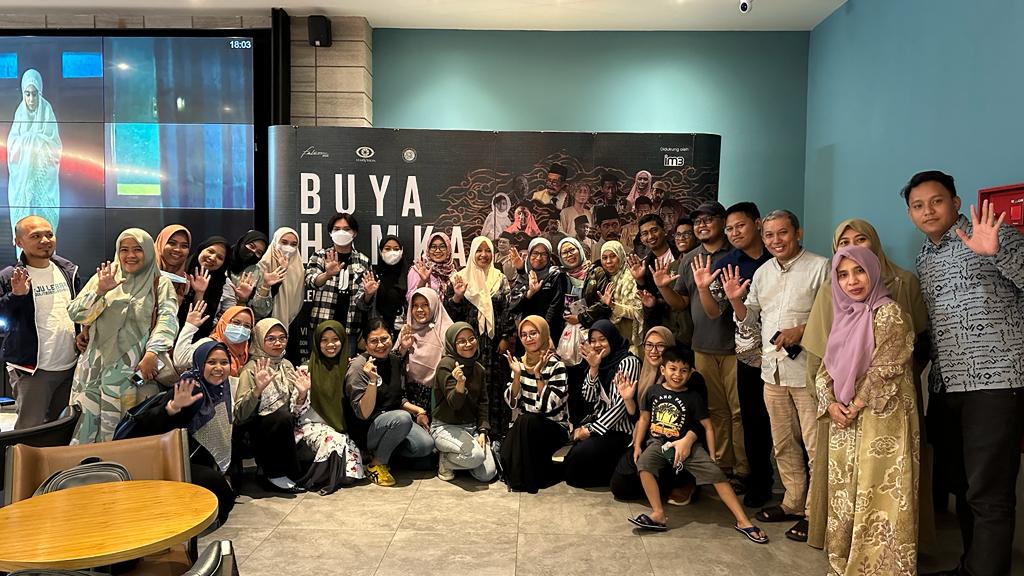 Sebanyak 50 pegiat TBC Sulawesi Selatan mulai dari Tim Yamali TB Sulsel, Tim Kerja TB Dinas Kesehatan Sulsel serta beberapa aktivis NGO Sulsel dan beberapa insan pers mengikuti nonton bareng film Buya Hamka, di Bioskop CGV Mall Panakkukang Makassar, Jum'at (28/4/2023).