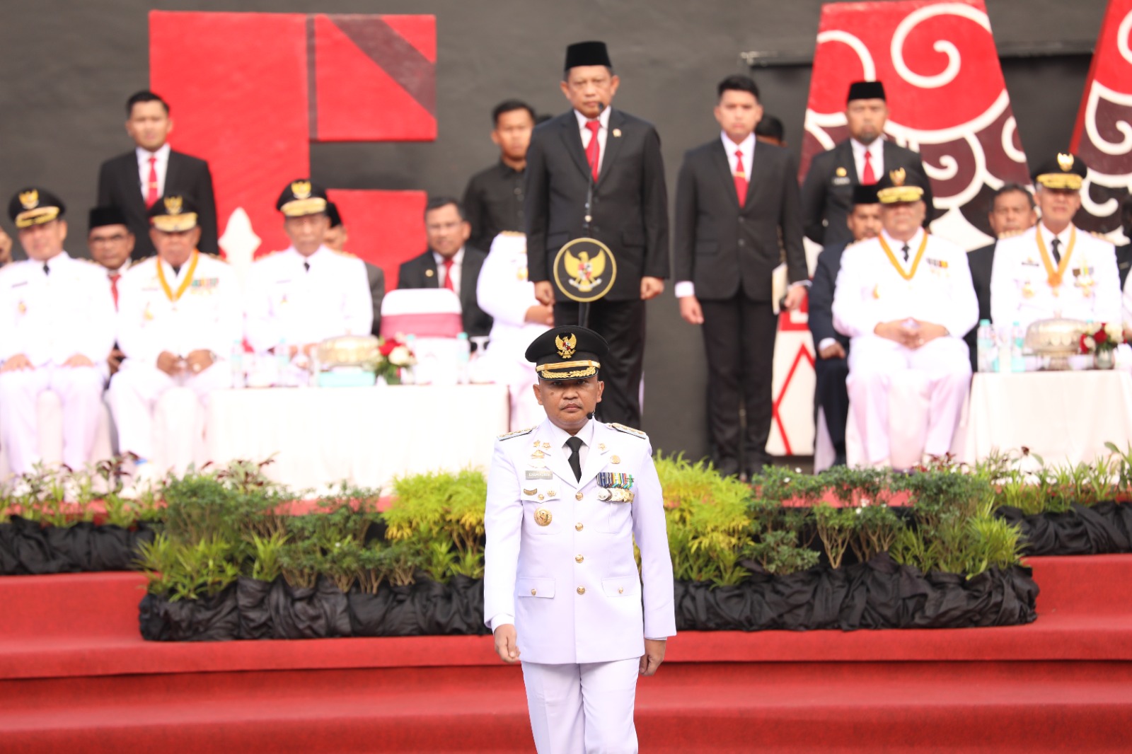 Bupati Bantaeng, DR Ilham Azikin menjadi komandan upacara hari Otonomi Daerah (Otoda) 2023 di anjungan Pantai Losari, Makassar, Sabtu (29/4/2023).