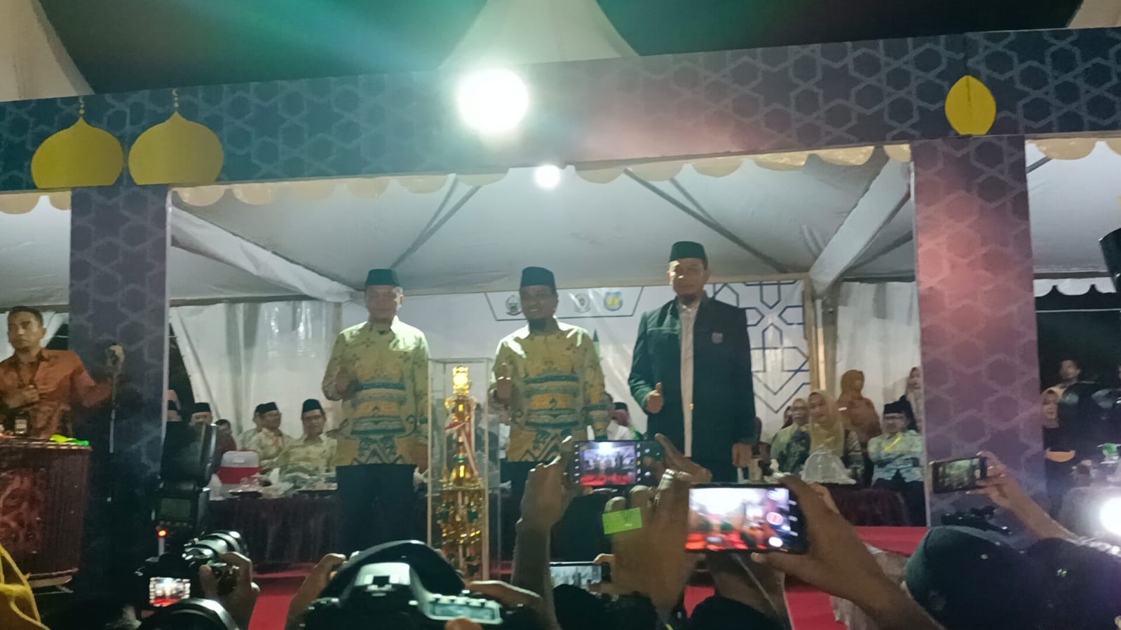 Seleksi Tilawatil Quran dan Hadis (STQH) ke XXXIII tingkat Provinsi Sulsel resmi dibuka berlangsung di Lapangan Pemuda yang berada di pusat Kota Benteng Selayar, Selasa (2/4/2023).