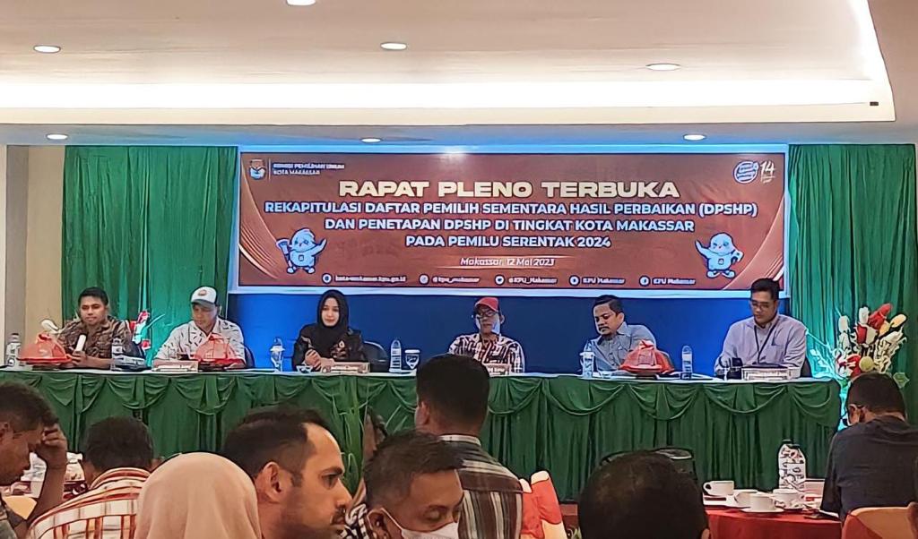 Komisi Pemilihan Umum (KPU) Makassar menggelar rapat pleno terbuka rekapitulasi hasil perbaikan Daftar Pemilih Sementara Hasil Perbaikan (DPSHP) berlangsung di Grand Asia Hotel Makassar, Jl. Boulevard Raya, Makassar, Jum'at (12/5/2023).