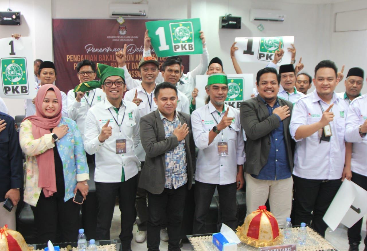 Dewan Pimpinan Cabang (DPC) Partai Kebangkitan Bangsa (PKB) Kota Makassar, resmi menyerahkan berkas bakal calon legislatif (Bacaleg) ke KPU Makassar, Sabtu (13/5/2023).