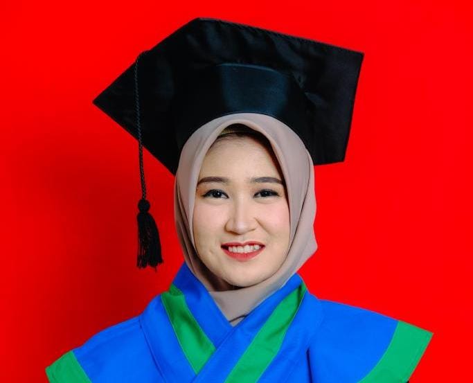 Irmawati Prodi Pendidikan Agama Islam menjadi wisudawan berprestasi tingkat Fakultas Agama Islam (FAI) Unismuh Makassar.