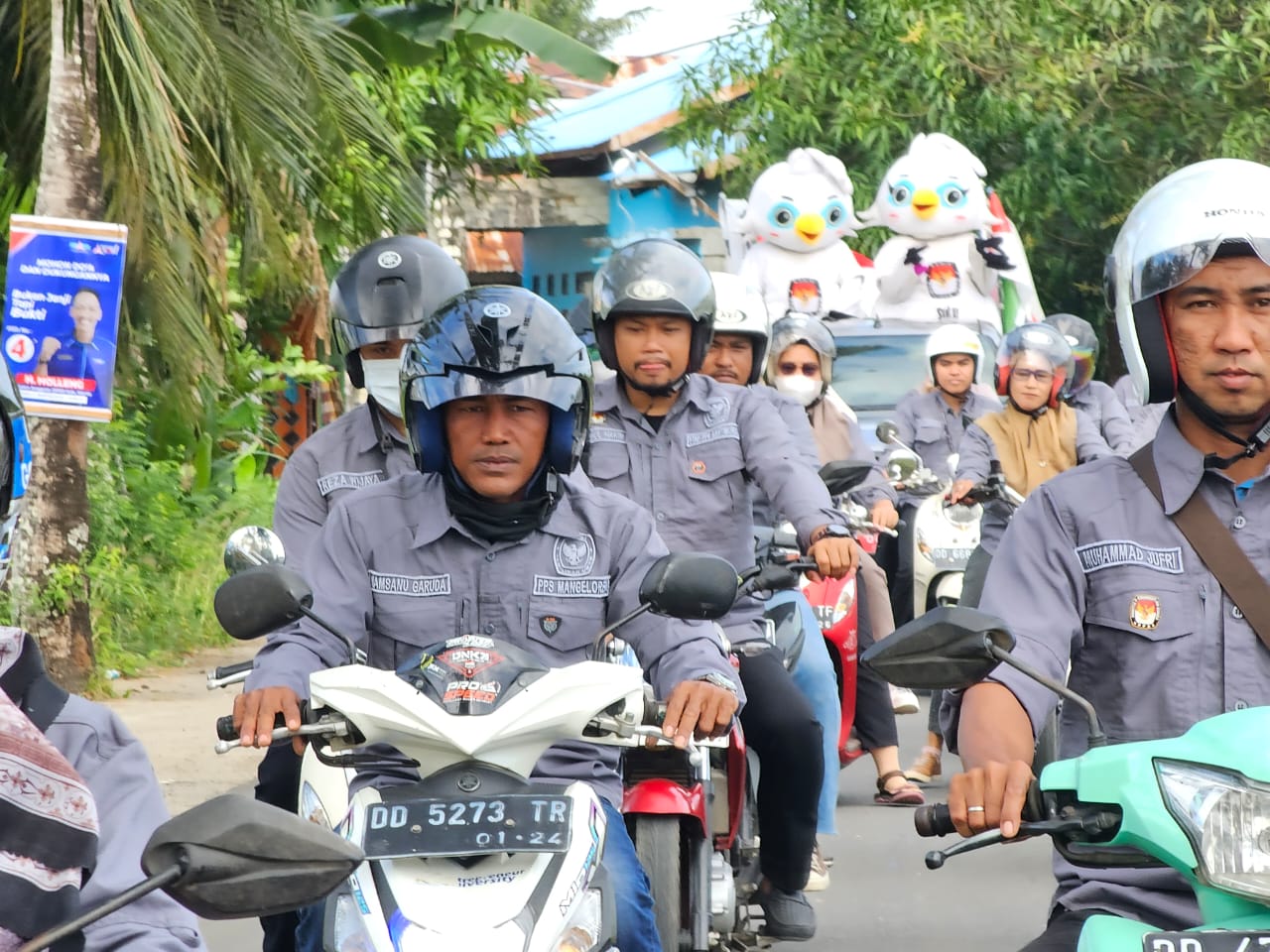 Panitia Pemilihan Kecamatan (PPK) Kecamatan Bantimurung bersama KPU Kabupaten Maros menggelar Pawai Kirab Pemilu Tahun 2024, digelar di sepanjang jalan wilayah kecamatan bantimurung, Maros, Selasa (18/7/2023).