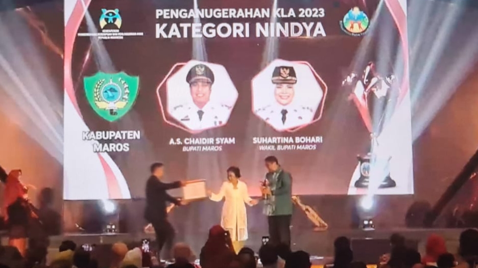 Kementerian Pemberdayaan Perempuan dan Perlindungan Anak (Kemen PPPA) RI memberikan penghargaan bagi kabupaten Maros atas prestasinya meraih Penghargaan Kabupaten Layak Anak 2023 Kategori Nindya berlangsung di di Kota Semarang, Sabtu (22/7/2023) malam.