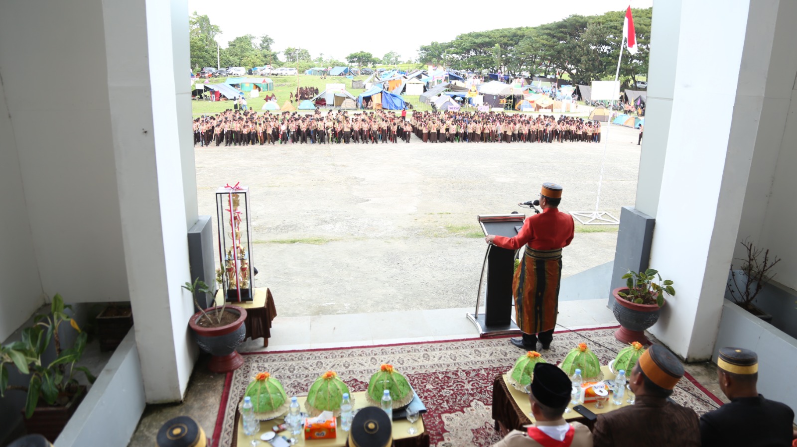 Kakanwil Kemenag Prov. Sulsel H. Khaeroni saat membuka kegiatan Kemah Moderasi yang dihelat oleh Kementerian Agama Kab. Sinjai, Minggu (30/7/2023).