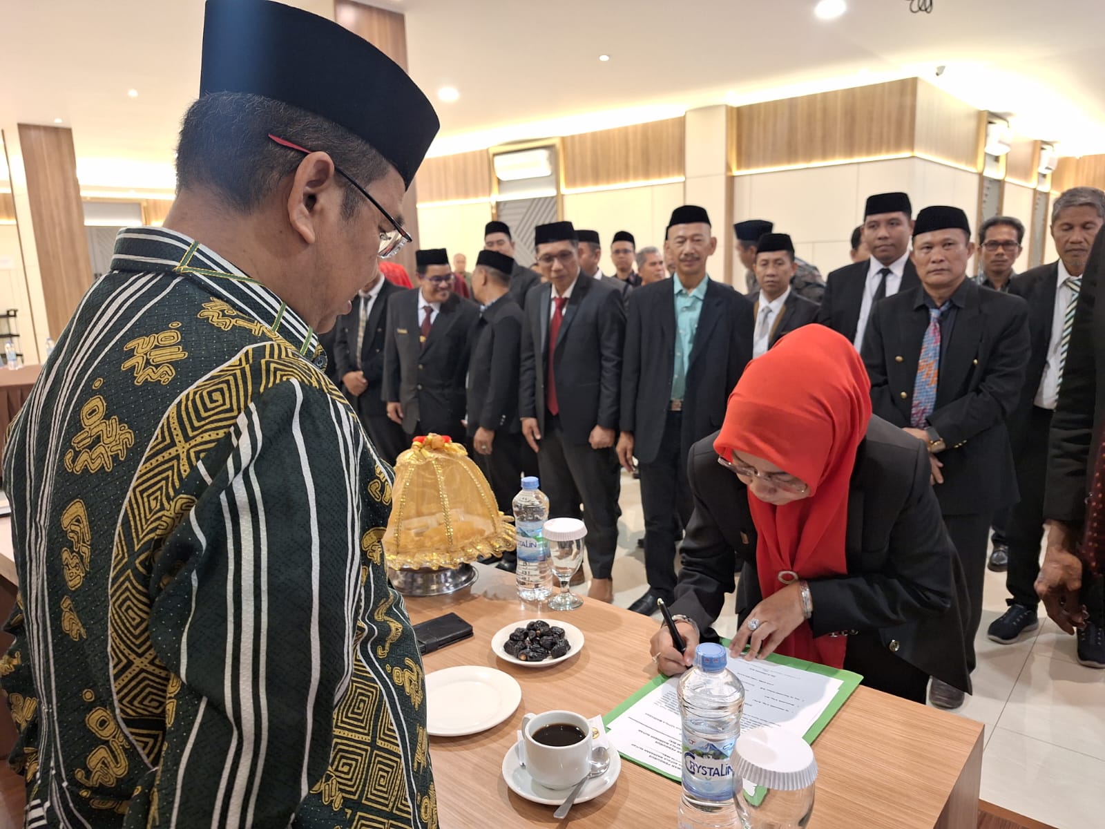 Kepala MAN 2 Makassar Hj. Darmawati S.Ag.,M.Pd resmi dilantik menjadi ketua Kelompok Kerja Madrasah (KKM) Madrasah Aliyah (MA) Kementerian Agama Sulsel digelar di Hotel Primer Jl. Perintis Kemerdekaan Biringkanaya, Makassar, Sabtu (5/8/2023).