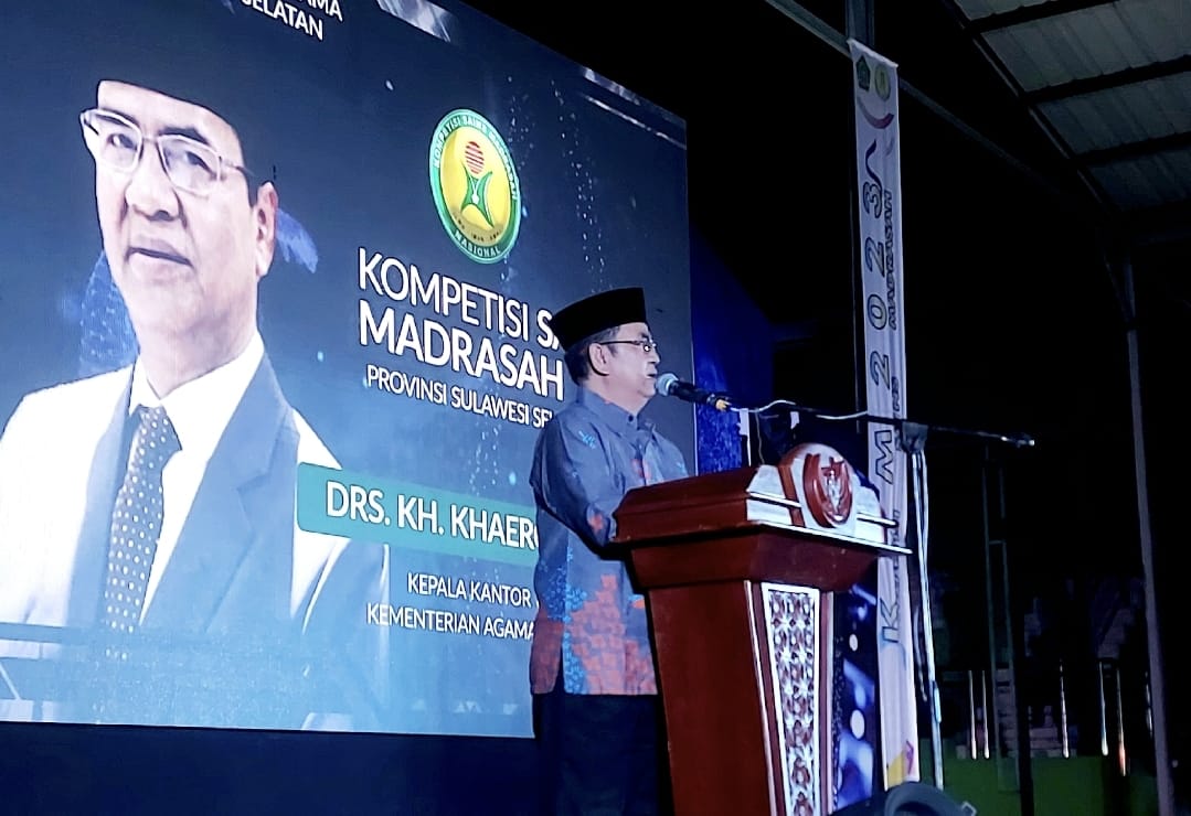 Kepala Kanwil Kementerian Agama Provinsi Sulawesi Selatan, Khaeroni saat memberikan sambutan pada acara Kompetisi Sains Madrasah (KSM) tingkat Provinsi tahun 2023 digelar di MTsN 2 Biringkanaya, Makassar, Jum'at (4/8/2023).