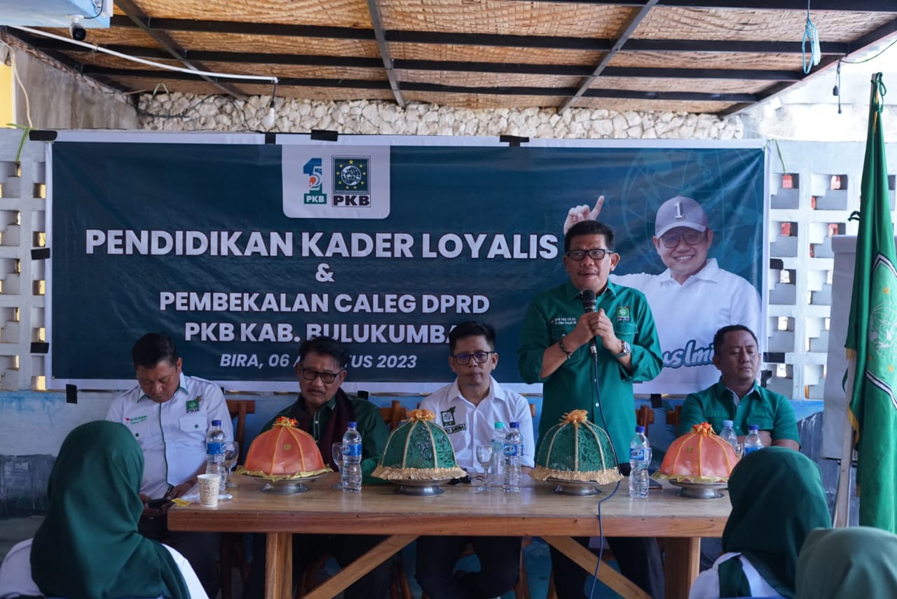 Ketua DPW PKB Sulsel, Azhar Arsyad membuka kegiatan pendidikan kader loyalis dan pembekalan caleg di Bulukumba, Minggu (6/8/2023).