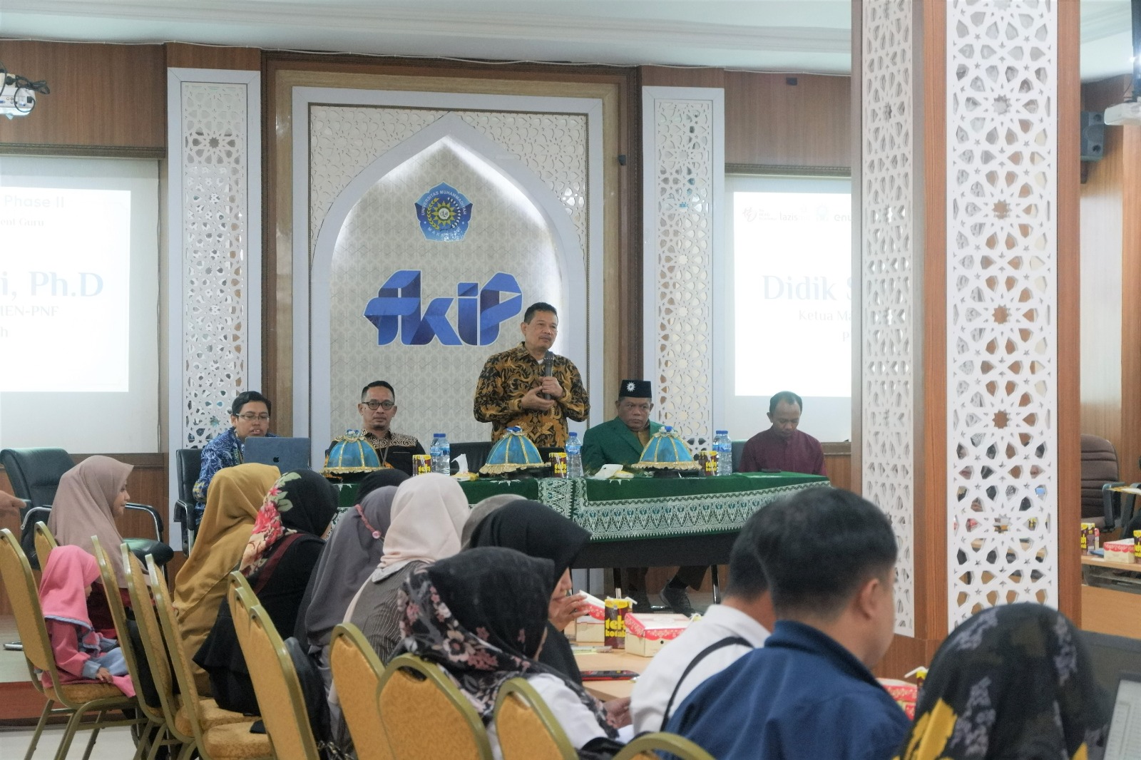 Majelis Pendidikan Dasar, Menengah, dan Penidikan Nonformal (Dikdasmen-PNF) Pimpinan Wilayah Muhammadiyah (PWM) Sulawesi Selatan menggelar Refreshment Guru Program Edutabmu di Minihall FKIP Unismuh Makassar, Senin (7/8/2023).