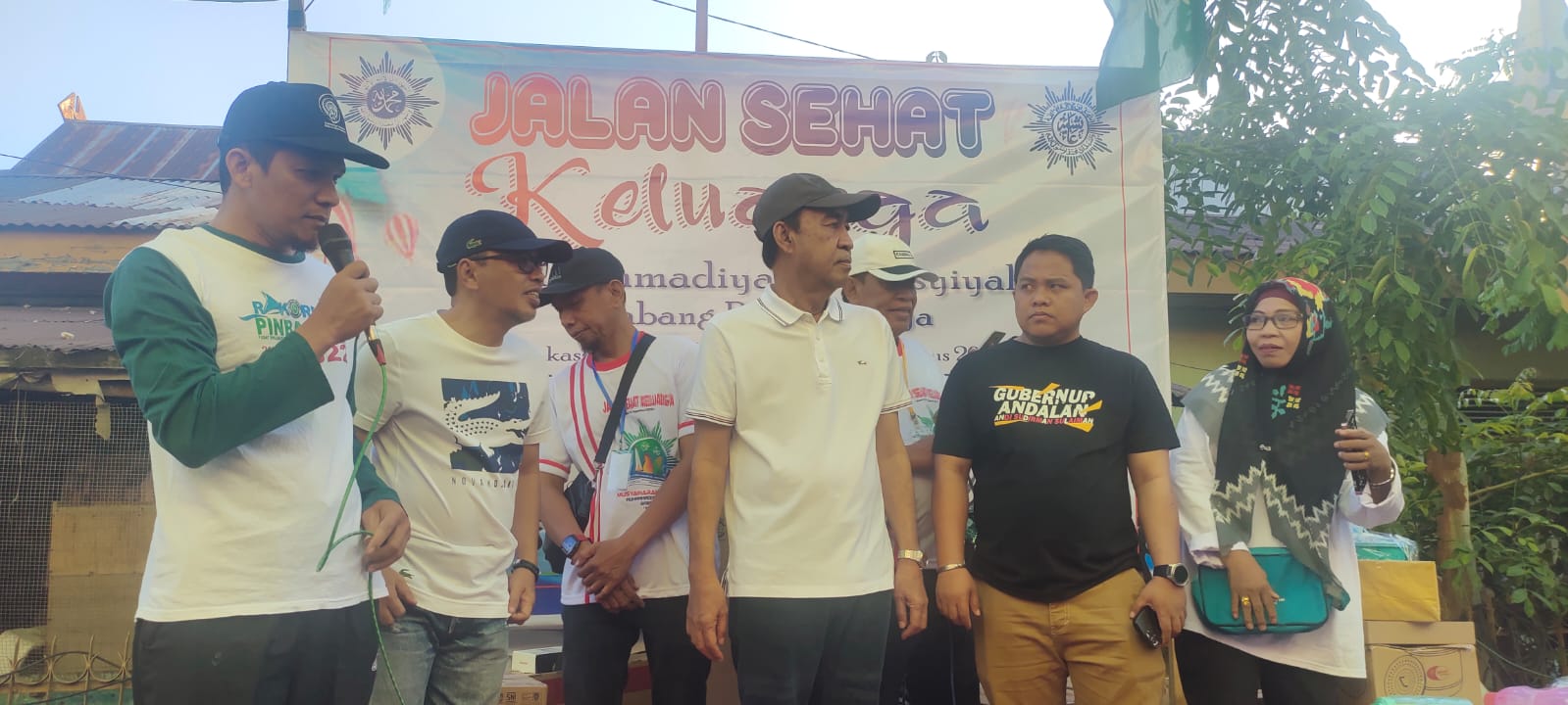 Pimpinan Cabang Muhammadiyah Bara-Baraya kota Makassar menggelar jalan sehat. Kegiatan jalan sehat ini digelar star hinggah finish depan SMP Muhammadiyah 14 Makassar & MIM 11, Jl dg Siraju Bara-Baraya Utara, Minggu (20/8/2023). Turut dihadiri Anggota DPR RI Fraksi PAN Ashabul Kahfi.