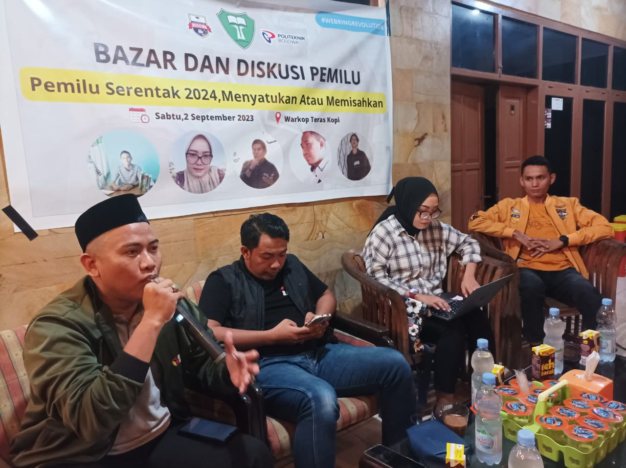 Anggota Bawaslu Maros Saiyed Mahmuddin Assaqqaf menyampaikan bahwa politik uang jelang pemilu pada dialog himpunan pemuda dan pelajar mahasiswa indonesia (HPPMI) Maros, di Warkop Teras Kopi Maros, Sabtu (2/9/2023).