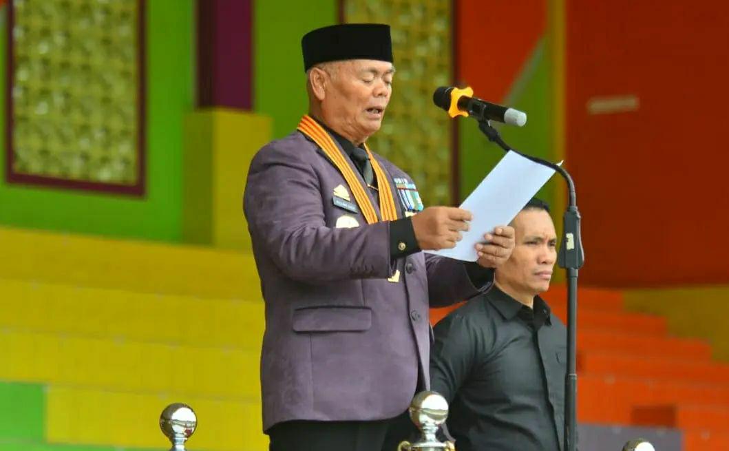 Muslimin Bando telah mengumumkan pengunduran dirinya dari jabatan Ketua DPD II Partai Golkar Kabupaten Enrekang, pihaknya kembali berlabuh ke Partai Amanat Nasional (PAN).