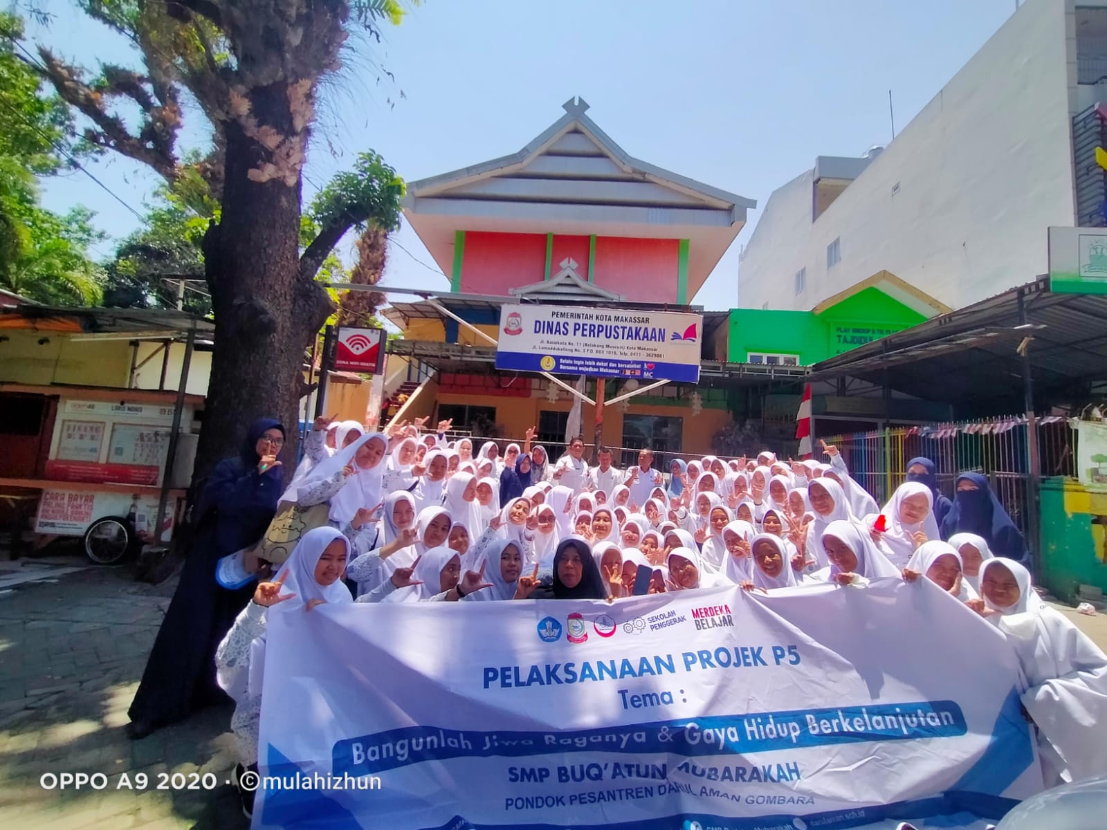 SMP buq'atun Mubarakah Pondok Pesantren darul aman Gombara berkunjung silaturahim ke Dinas Perpustakaan Kota Makassar, Jl Balaikota No 11 Makassar, Rabu (4/10/2023).