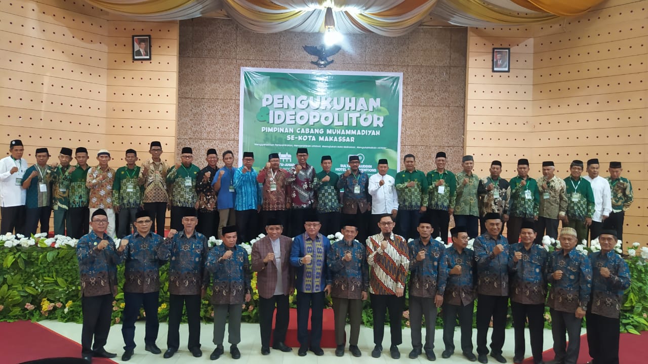 Sebanyak 22 Pimpinan Cabang (PC) Muhammadiyah se kota Makassar periode 2022-2027 resmi dikukuhkan, di Hotel UIN Alauddin, Jl Sultan Alauddin Makassar, Sabtu-Minggu (14-15 Oktober 2023).