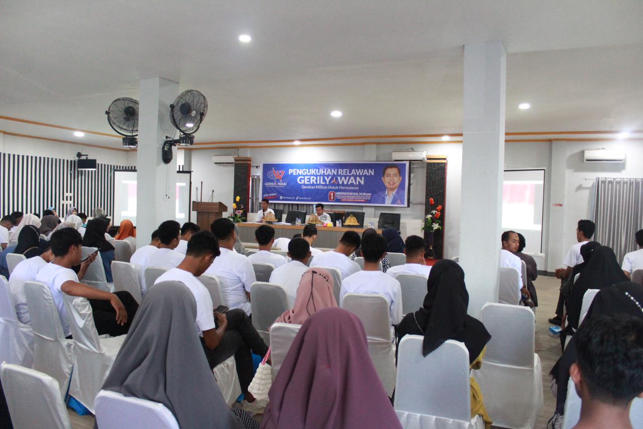 Pengukuhan Tim Relawan Heriwawan sebagai Calon Legislatif (Caleg) DPRD Sulsel daerah pemilihan (Dapil) Sinjai-Bulukumba resmi dikukuhkan di Aula Hotel Sanjaya, Minggu (22/10/2023) kemarin.