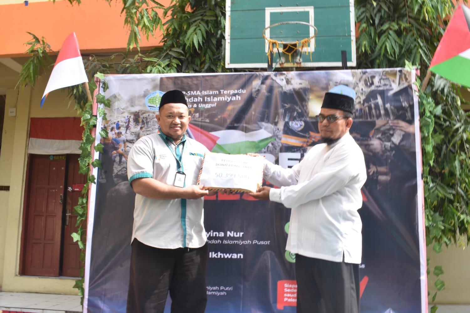 Penggalangan dana untuk warga Palestina dilakukan oleh beberap sekolah dibawah naungan Yayasan Pesantren Wahdah Islamiyah (YPWI) di Kota Makassar, Jum'at (3/11/2023).