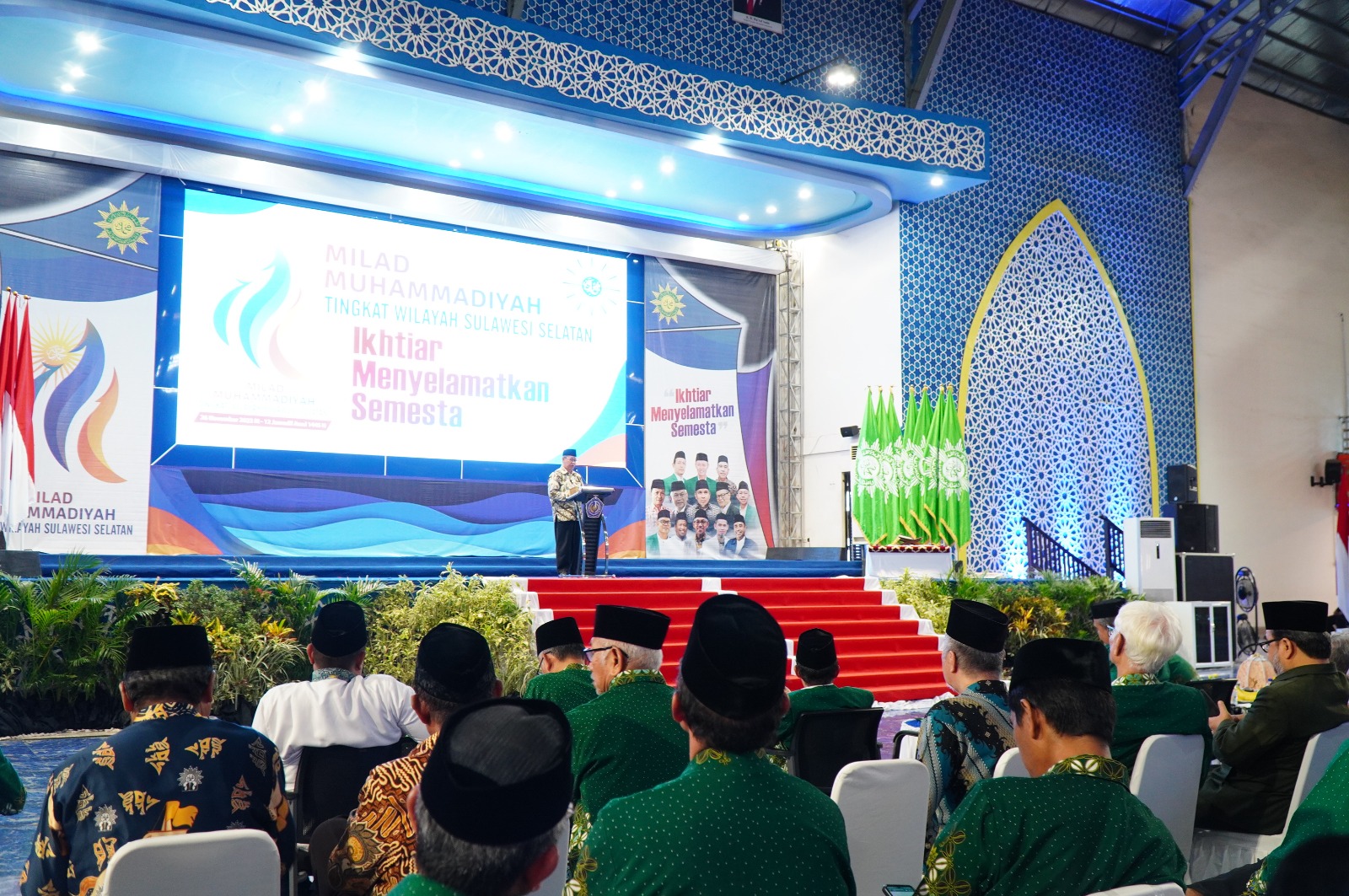 Ketua Pimpinan Wilayah Muhammadiyah Sulsel Prof Ambo Asse saat memberikan sambutan pada Resepsi Milad ke-111 Muhammadiyah Tingkat Wilayah Sulsel di Balai Sidang Muktamar 47, Kampus Unismuh Makassar, Minggu (26/11/2023).