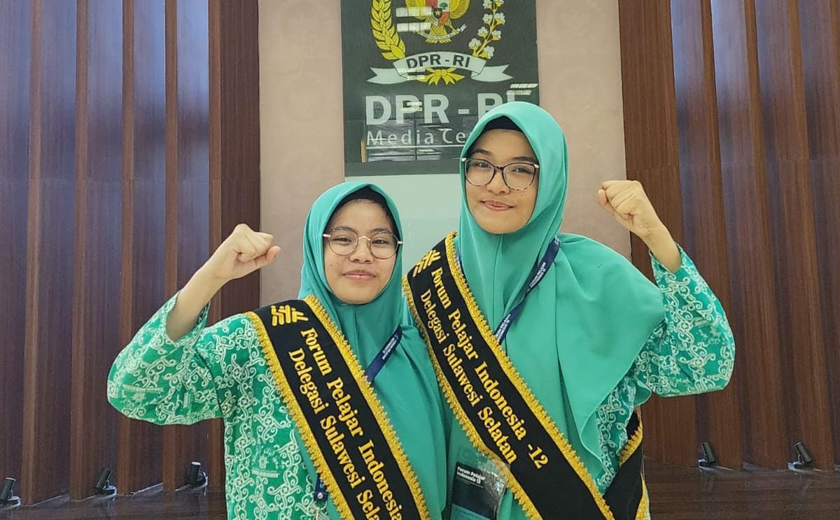 Santriwati Pondok Pesantren Puteri Ummul Mukminin 'Aisyiyah Wilayah Sulawesi Selatan mendapat penghargaan menjadi peserta terbaik dalam Forum Pelajar Indonesia (FPI) ke-12 di Jakarta.