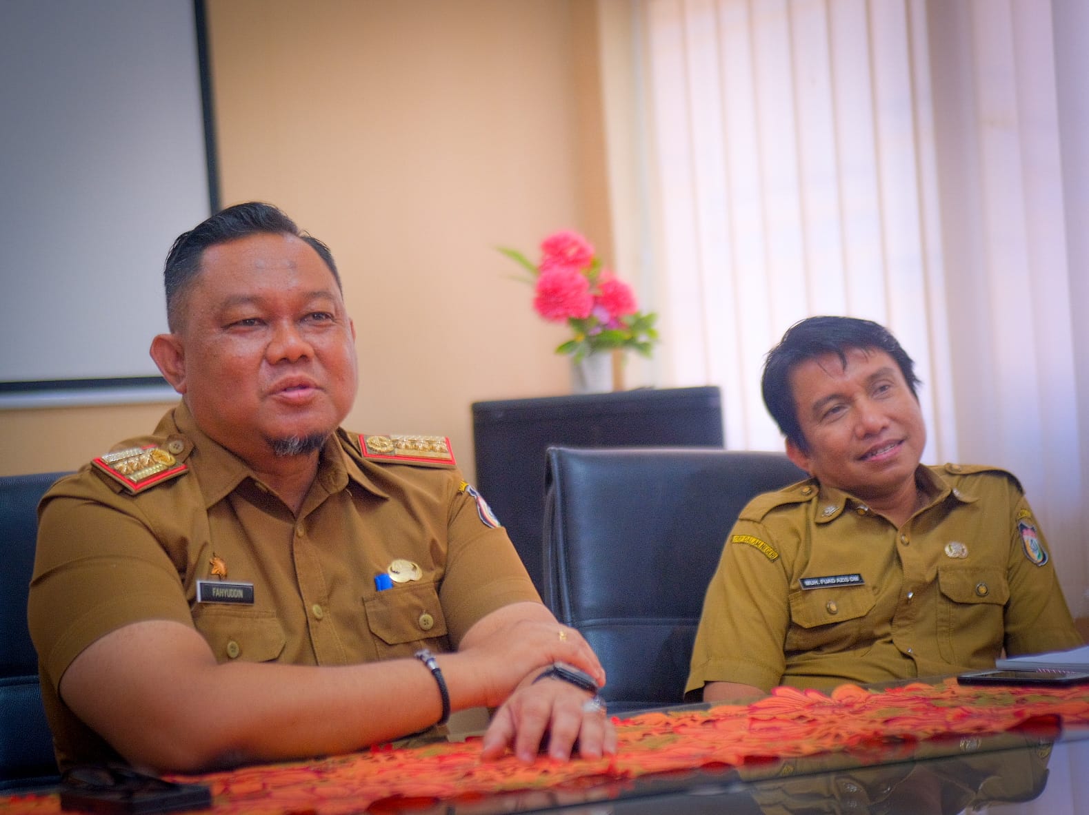 Kepala Dinas Penataan Ruang (Distaru) kota Makassar Fahyuddin Yusuf saat memimpin rapat koordinasi bersama para pejabat, dan staf ASN lingkup Dinas Penataan Ruang di kantor Distaru, Jl. Urip Sumoharjo Makassar, Senin (19/2/2024) kemarin.