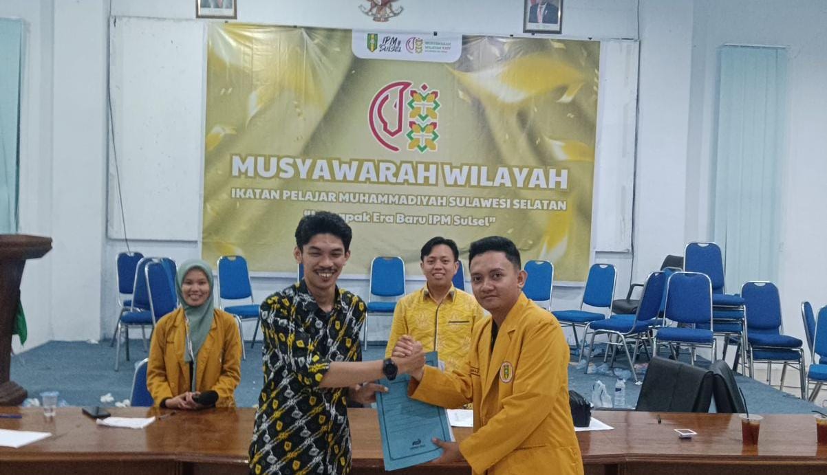 Ketua umum PW IPM Sulsel terpilih periode 2023-2025 Zuljalali Wal Ikram bersama Muhammad Fepi usai penutupan Musyawarah Wilayah (Muswil) Ikatan Pelajar Muhammadiyah (IPM) Sulawesi Selatan di Kabupaten Sinjai.