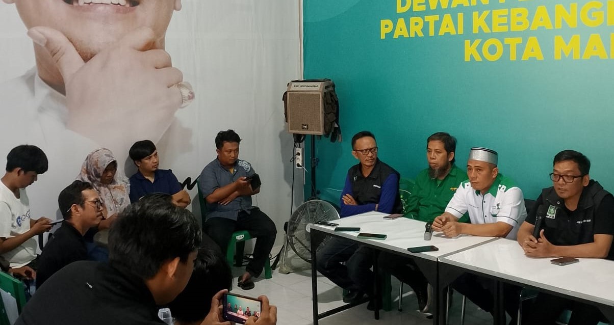 Ketua Lembaga Pemenangan Pemilu (LPP) PKB Sulsel, Syamsu Rizal bersama pengurus saat melakukan jumpa pers di Kantor PKB Kota Makassar, Jum’at (8/3/2024) kemarin.