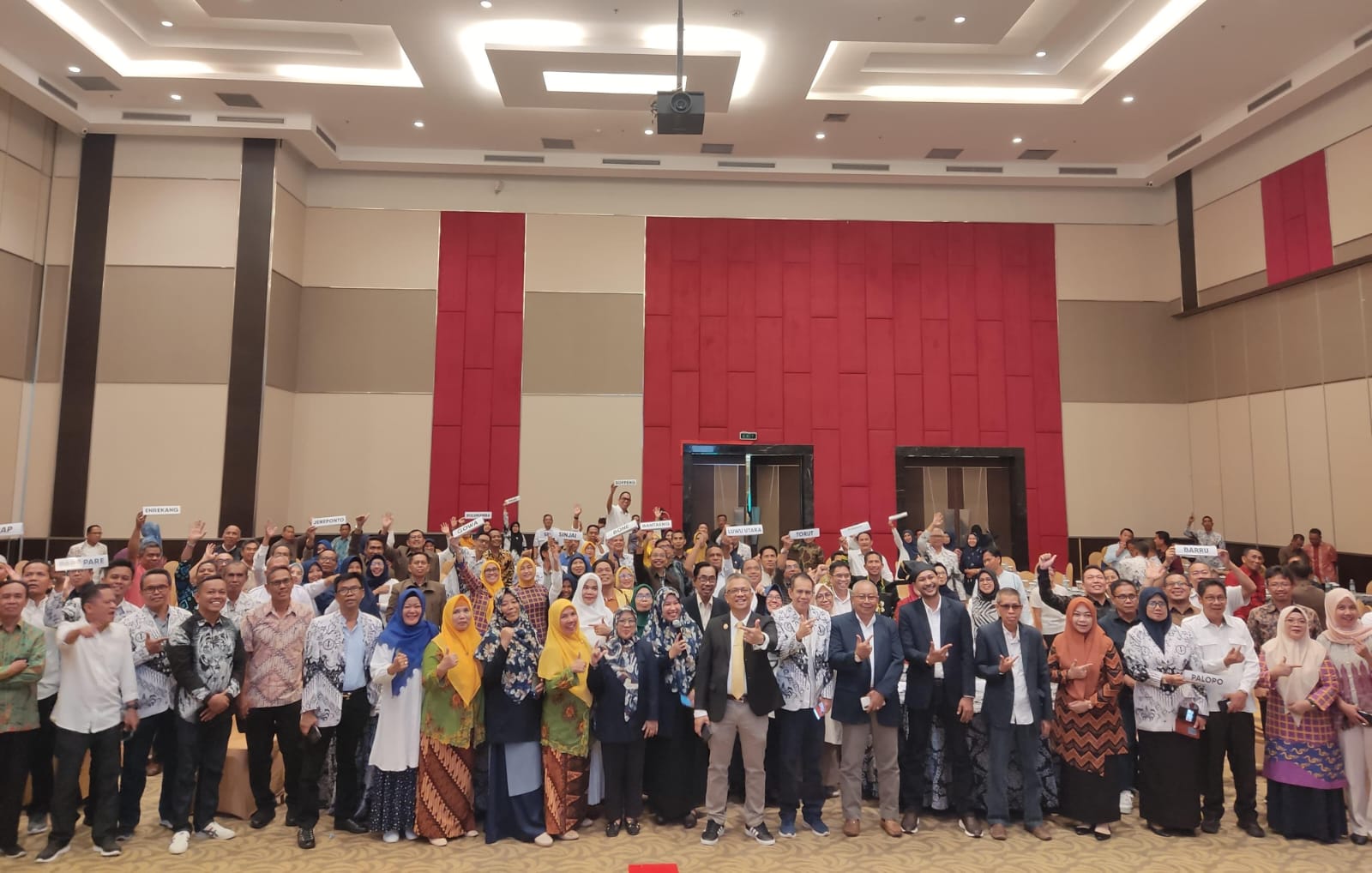 Badan Akreditasi Nasional Pendidikan Anak Usia Dini, Pendidikan Dasar dan Pendidikan Menengah (BAN PDM) Sulsel menggelar Rapat Koordinasi Daerah (Rakorda) di Ballarate Ballroom Hotel Dalton Makassar, Jumat (19/4/2024).