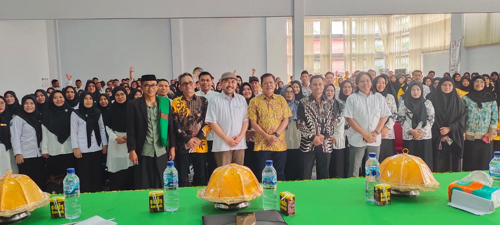 Bupati Soppeng Andi Kaswadi Razak membuka secara resmi Seminar Nasional di Gedung Aula Kantor Bupati Soppeng, Watansoppeng, Sabtu, 20 April 2024.