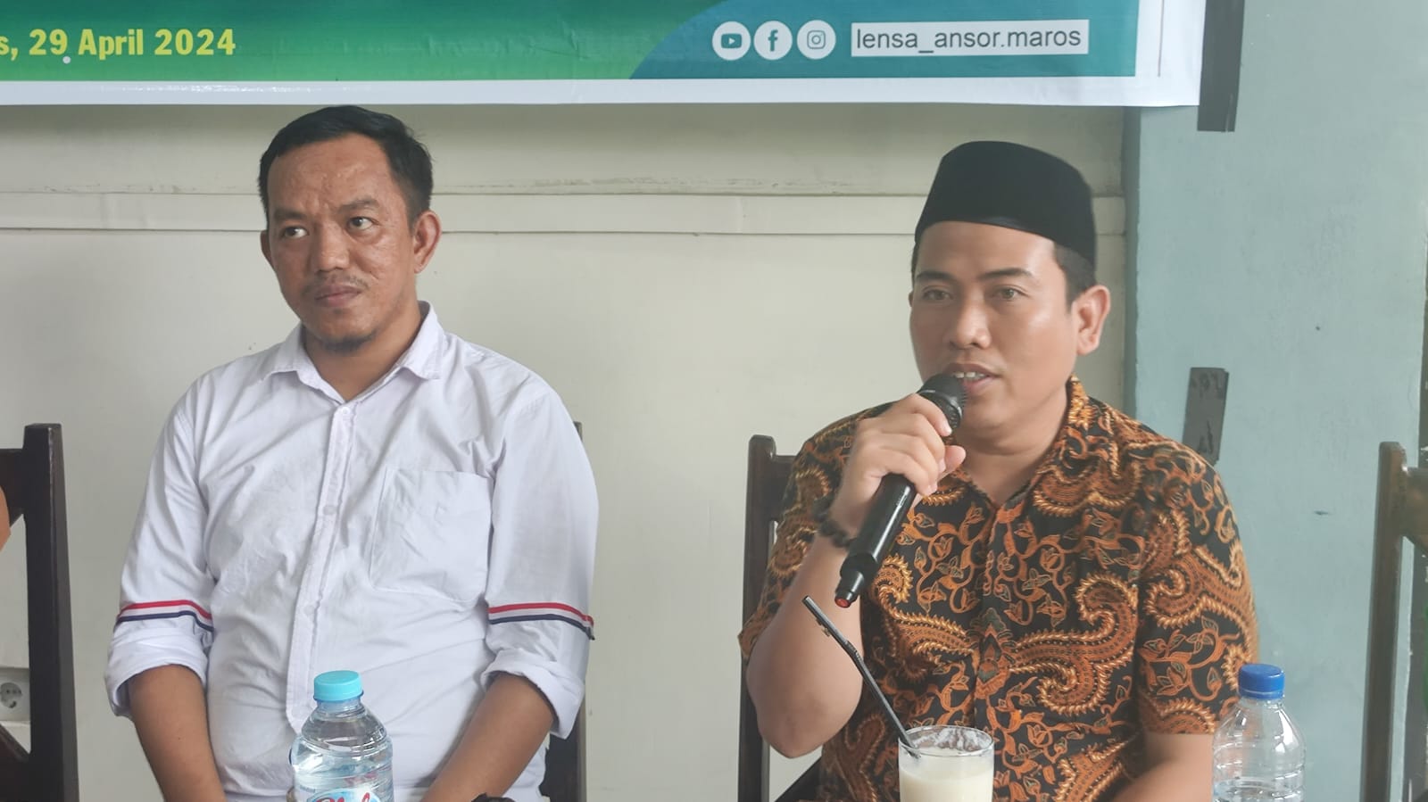 Anggota Bawaslu Kabupaten Maros, Mahmuddin menjadi pembicara pada kegiatan GP Ansor Maros di Ruangan Rapat Cafe Bagas, Turikale, Kabupaten Maros, Senin (29/4/2024) Ia menyampaikan bahwa salah satu tantangan yang perlu diwaspadai pada tahun politik ini adalah isu radikalisme.