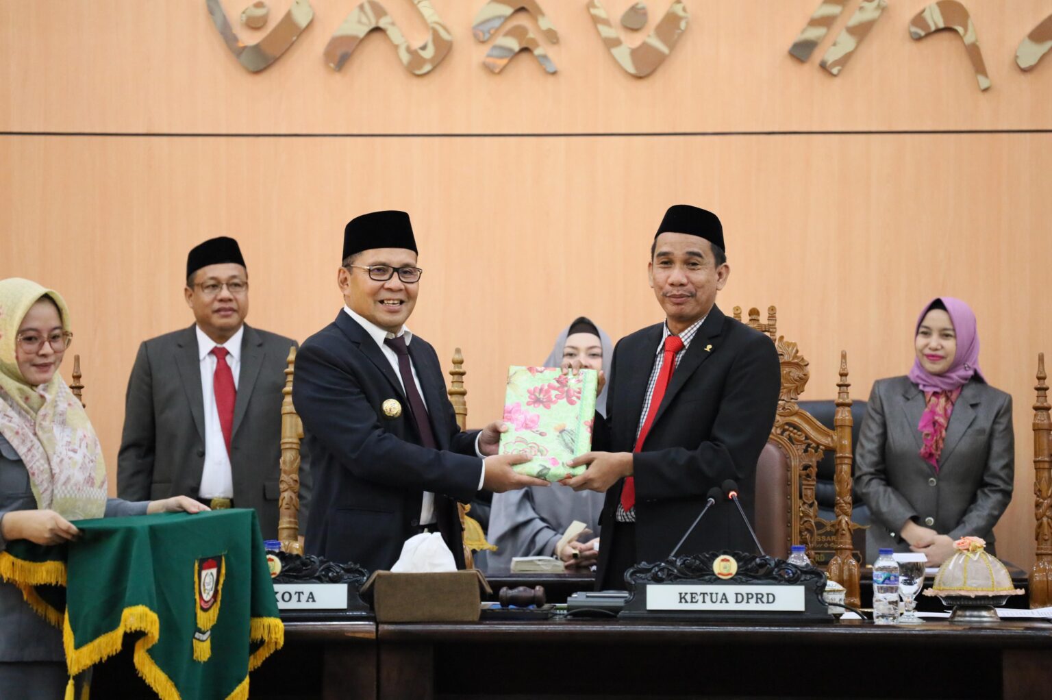 Wali Kota Makassar, Moh Ramdhan Pomanto, memberikan jawaban atas pemandangan umum fraksi-fraksi DPRD Kota Makassar.