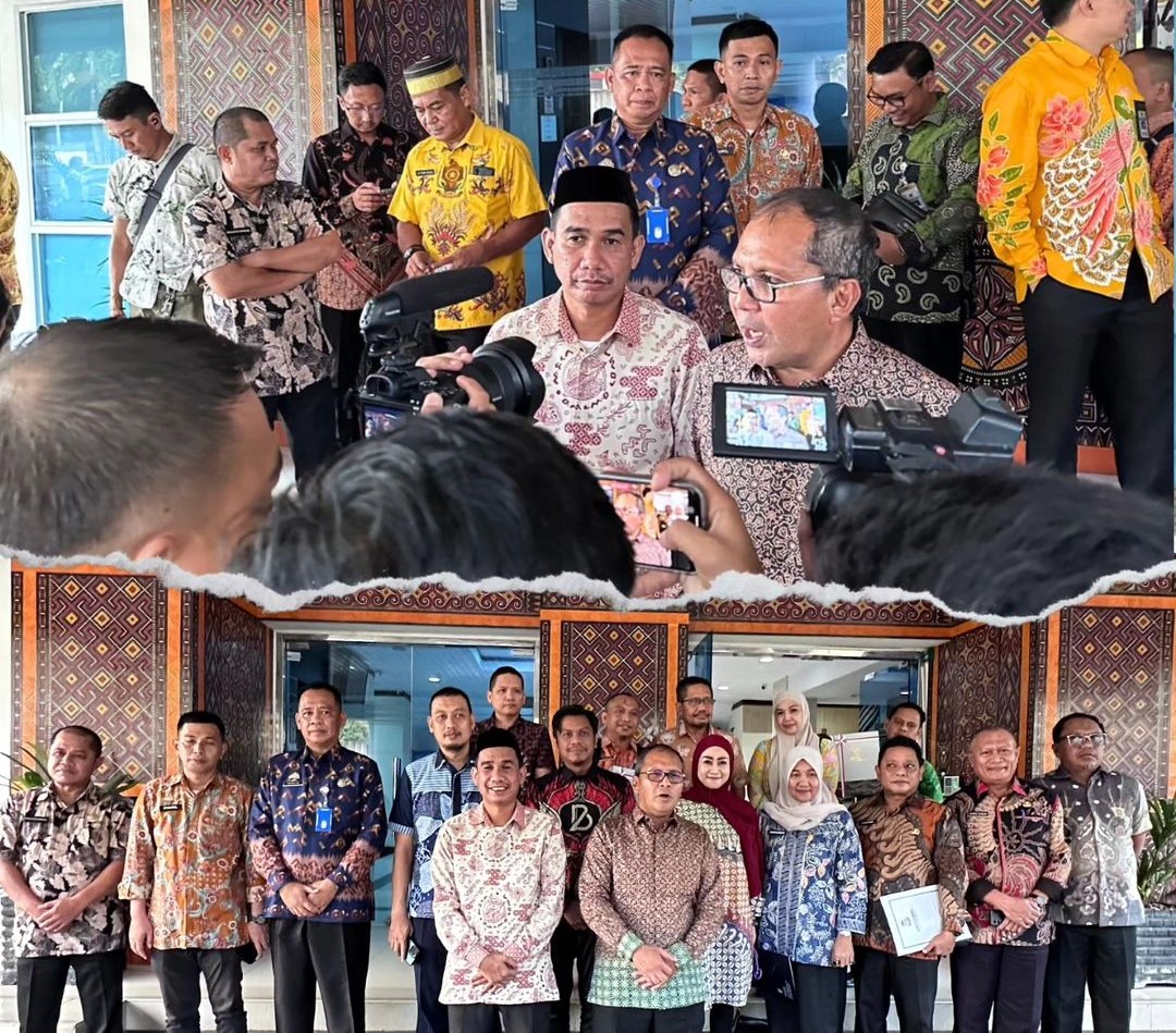 Ketua DPRD kota Makassar Rudianto Lallo menghadiri sekaligus menerima Laporan Hasil Pemeriksaan (LHP) atas Laporan Keuangan Pemerintah Daerah (LKPD) 2023. Kegiatan ini berlangsung di Kantor BPK Perwakilan Sulsel, Jl. AP Pettarani, Makassar, Kamis (16/5/2024).