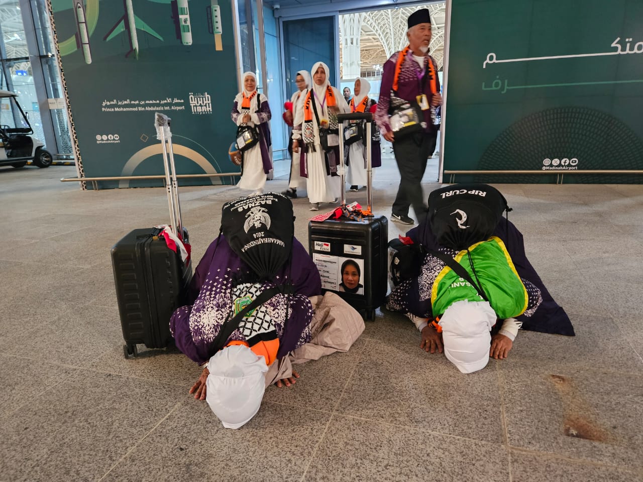 Jemaah haji Kloter pertama asal Embarkasi Makassar (UPG 01), tiba di Bandara Amin Muhammad bin Abdul Aziz (AMAA), Madinah.