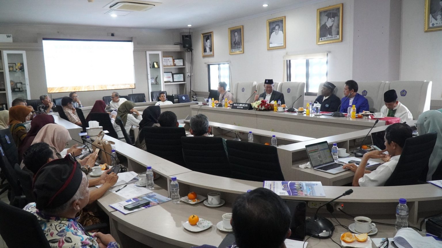 Rapat Senat Universitas Muhammadiyah (Unismuh) Makassar telah mengesahkan empat Bakal Calon Rektor.