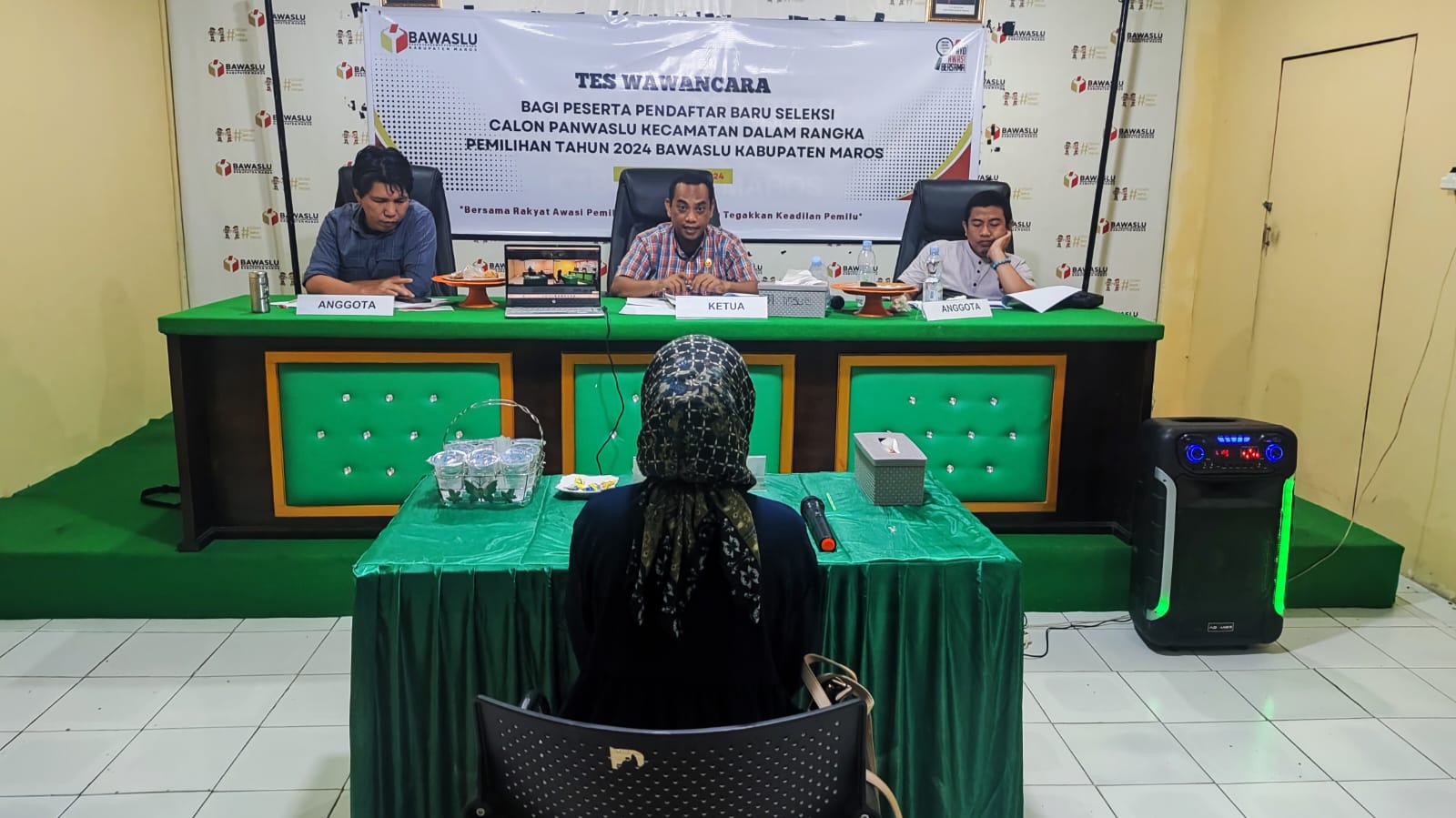 Badan Pengawas Pemilihan Umum Kabupaten Maros, menggelar tes wawancara bagi 22 orang calon anggota Panwaslu Kecamatan untuk pemilihan kepala daerah (Pilkada) serentak tahun 2024.