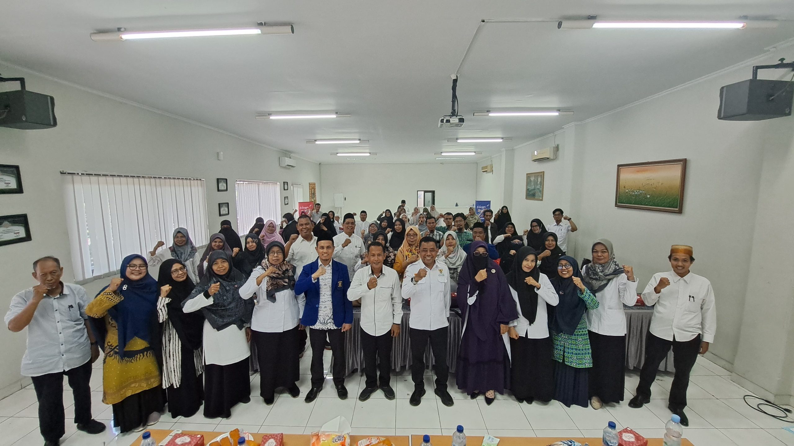 Kelompok Kerja Madrasah Aliyah (KKMA) kota Makassar menggelar pelatihan kompetensi mutu guru madrasah.