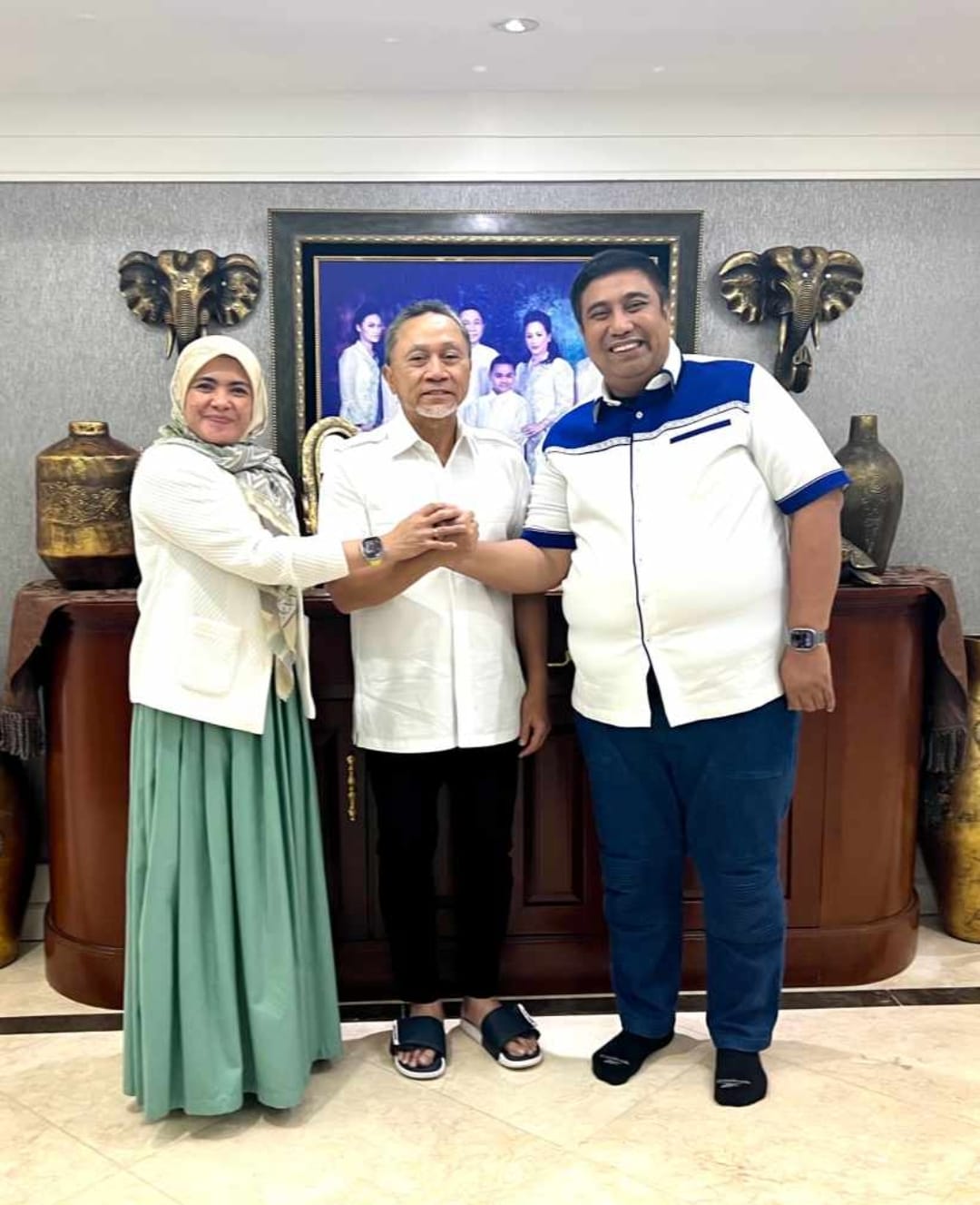 DPP PAN secara resmi memberikan dukungan kepada pasangan Chaidir Syam dan Hj Suhartina Bohari untuk Pilkada Maros 2024.