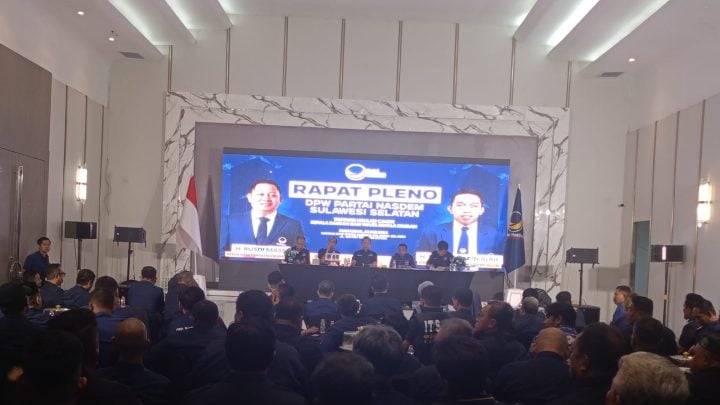 Suasana rapat pleno di Kantor Partai NasDem Sulsel, Jl Metro Tanjung Bunga Makassar, Minggu (27/5/2024).