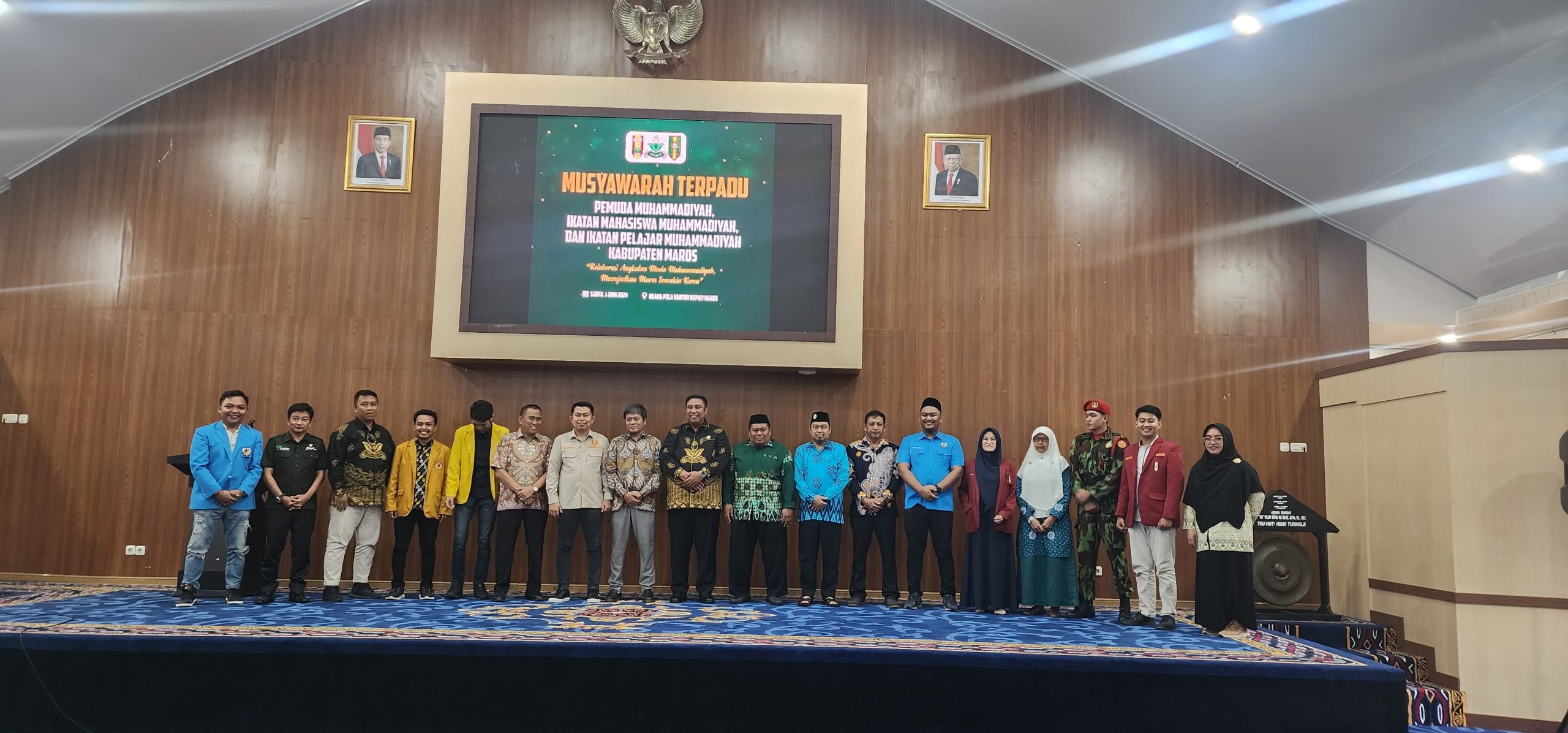 Foto bersama saat Pembukaan Musyawarah Terpadu Angkatan Muda Muhammadiyah (AMM) Kabupaten Maros, di Ruang Pola Kantor Bupati Maros, Sabtu (1/6/2024) kemarin.