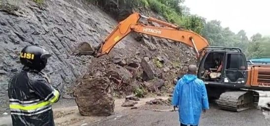 Longsor Mallawa Kabupaten Maros di wilayah Tompo Ladang, Dusun Posso, Desa Padaelo, Rabu (3/7/2024).