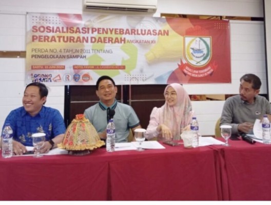 Anggota DPRD Kota Makassar, Budi Hastuti sosialisasi Penyebarluasan Peraturan Daerah (Perda) Nomor 4 Tahun 2011 tentang Pengelolaan Sampah, di Hotel Favor, Jl Lasinrang, Sabtu (15/6/2024).