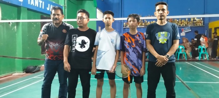 Siswa SMP Muhammadiyah 13 Makassar Muh. Faiz S. Musgamy meraih juara pertama pada cabang olahraga bulutangkis putra kategori indvidu.