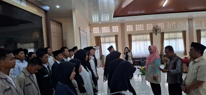 Sebanyak 60 pengurus Forum Organisasi Intra Madrasah (FORSIM) Madrasah Aliyah (MA) Kota Makassar periode 2024-2025 resmi dilantik.