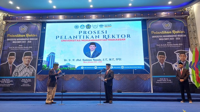 Pimpinan Pusat Muhammadiyah, Prof Khudzaifah Dimyati resmi melantik Dr Ir Abd. Rakhim Nanda MT IPU sebagai Rektor baru Universitas Muhammadiyah (Unismuh) Makassar periode 2024-2028.