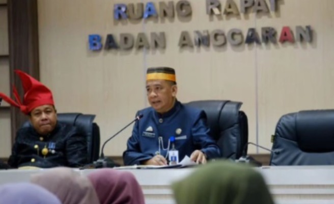 Sekretaris DPRD Kota Makassar H Dahyal memimpin Rapat Koordinasi Aparatur Sipil Negara (ASN) lingkup Sekretariat DPRD Kota Makassar di Ruang Banggar DPRD Makassar, Senin (1/4/2024).