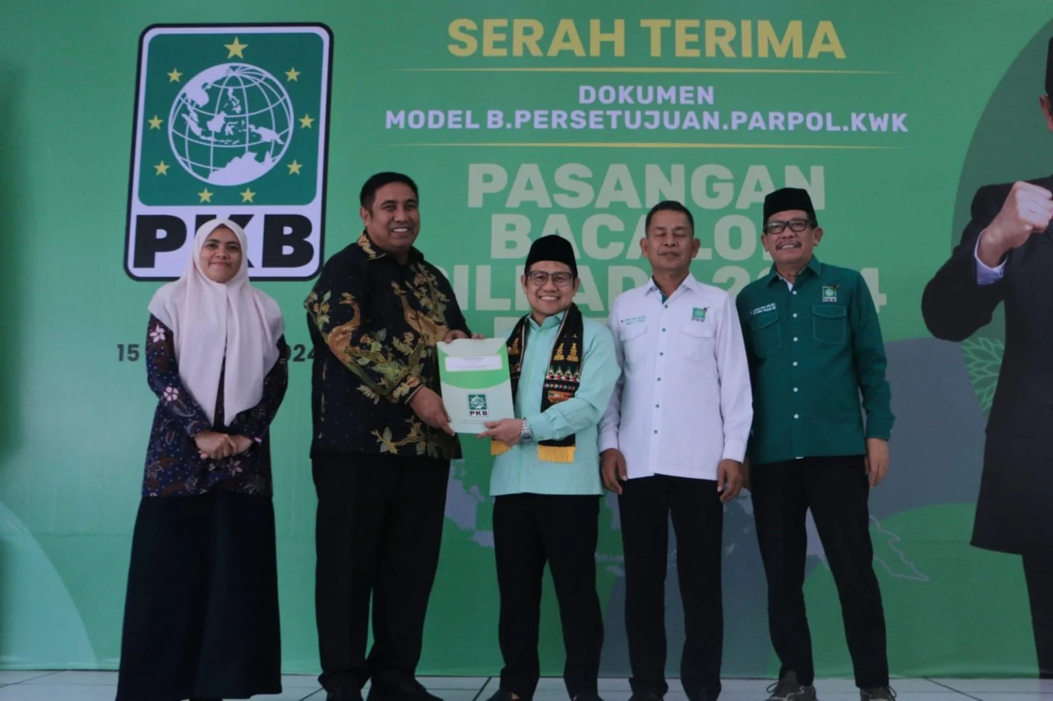 Partai Kebangkitan Bangsa (PKB) dan Partai Demokrat resmi menyerahkan dukungan model B1-KWK ke pasangan Chaidir Syam dan Suhartina Bohari untuk Pilkada Maros.