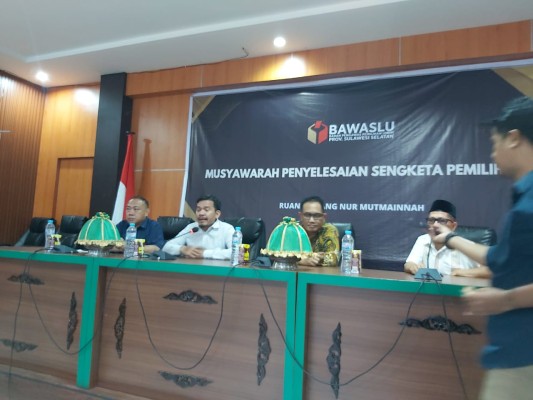 Komisioner Komnas HAM bidang Pengkajian dan Penelitian, Suarlin P Siagian saat hadir dalam kegiatan Koordinasi Pengawasan Konflik Pra Pilkada Serentak 2024 di kantor Bawaslu Sulsel, Jalan AP Pettarani, Kota Makassar, Kamis (5/9/2024).