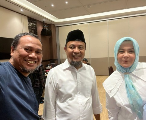 Juru Bicara Andalan Hati, Muhammad Ramli Rahim bersama pasangan calon Andi Sudirman Sulaiman-Fatmawati Rusdi.