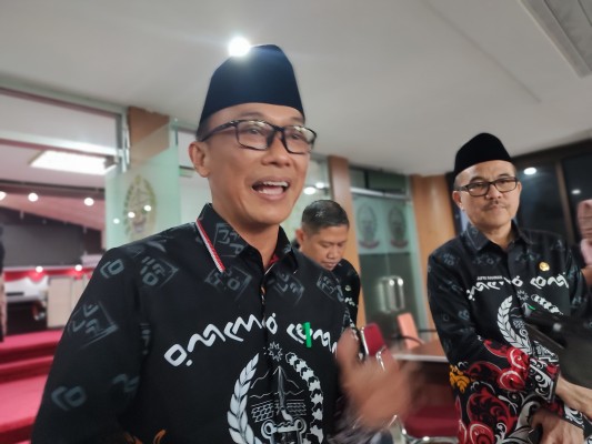 Prof Zudan Arif Fakrulloh usai mengikuti Rapat Paripurna pengesahan APBD Pokok 2025 di Kantor DPRD Sulsel, Makassar, Kamis (19/9/2024).